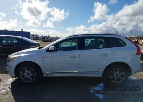 2016 Volvo Xc60 T5 Drive-E z USA, uszkodzony, nr VIN YV440MDJ5G2861360